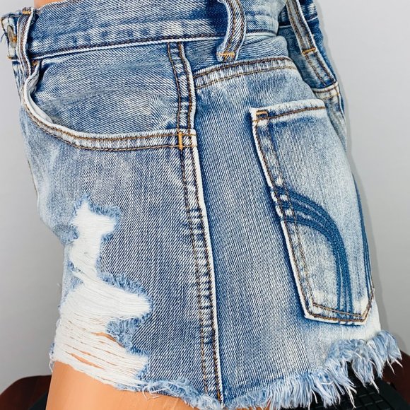 Hollister Lt Wash High Waist Destroyed Jean Shorts - Picture 4 of 6